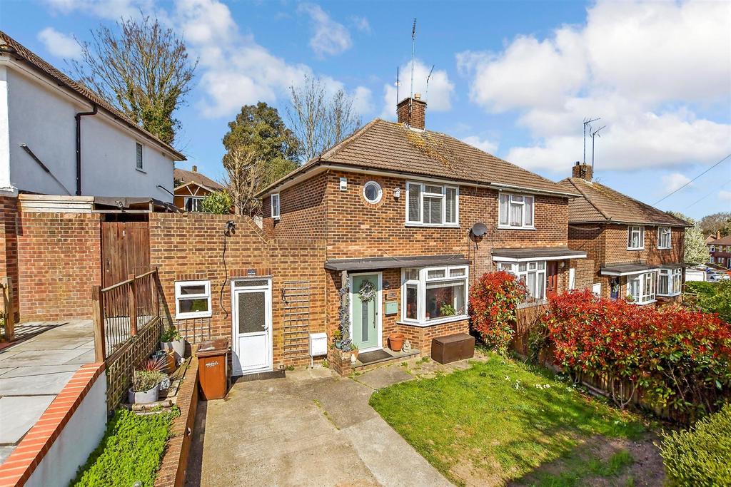 The Tideway, Rochester, Kent 3 bed semi-detached house - £320,000