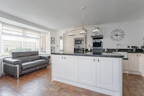 3 bedroom detached house for sale, Beach Road, Gorleston