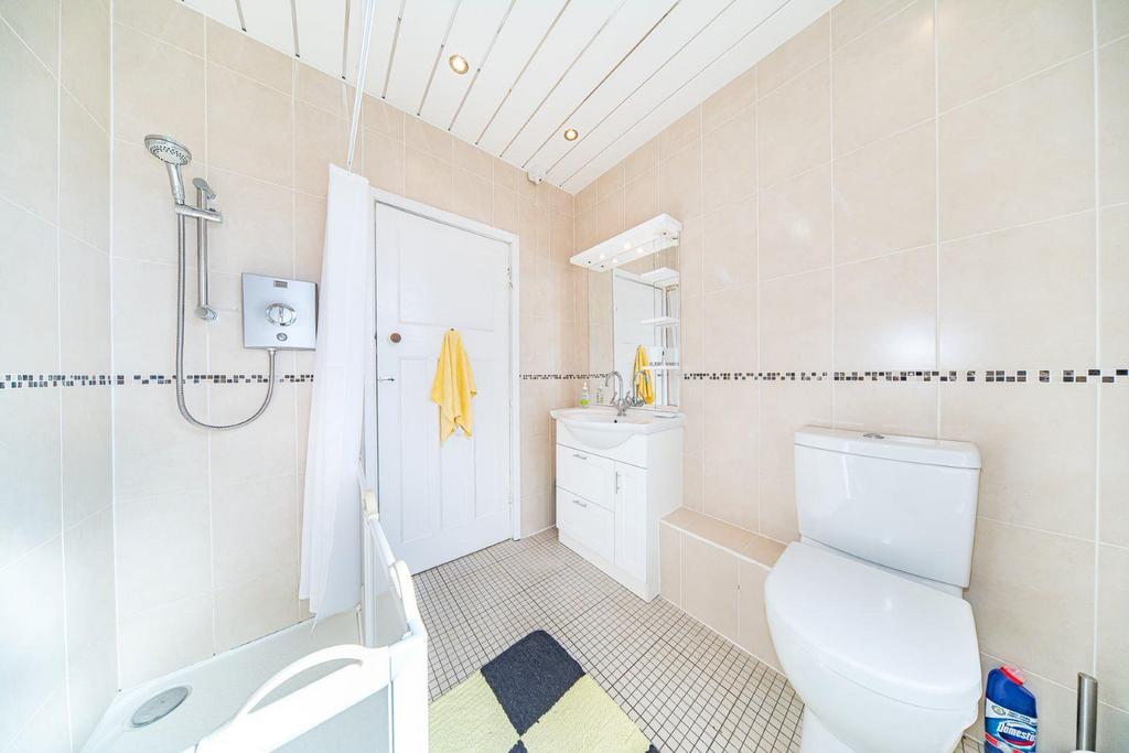 16 Old Lane shower room.jpg