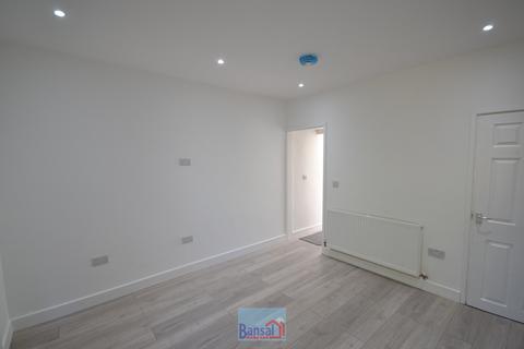 3 bedroom terraced house to rent, Harley Street, CV2