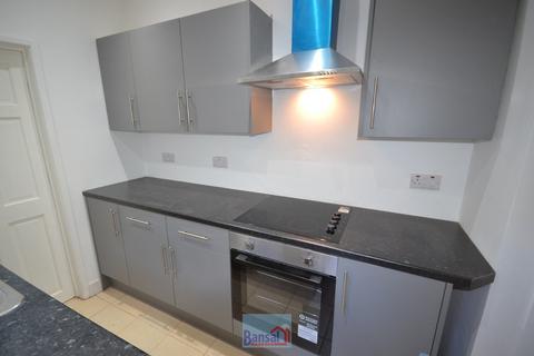 3 bedroom terraced house to rent, Harley Street, CV2