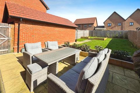 3 bedroom semi-detached house for sale, Westfield Place, Berkshire RG45