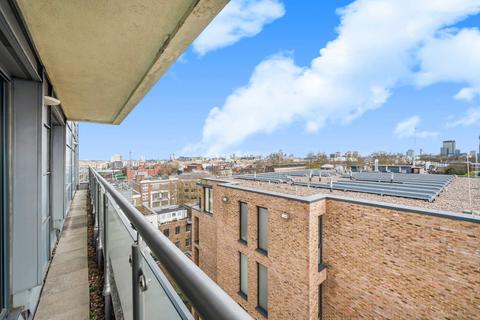 3 bedroom flat for sale, Lock House, 35 Oval Road, London