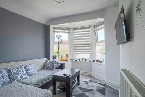 2 bedroom flat for sale, Brighton Road, South Ward - Modern Maisonette Flat