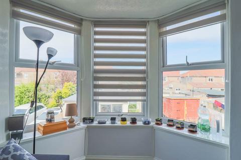2 bedroom flat for sale, Brighton Road, South Ward - Modern Maisonette Flat