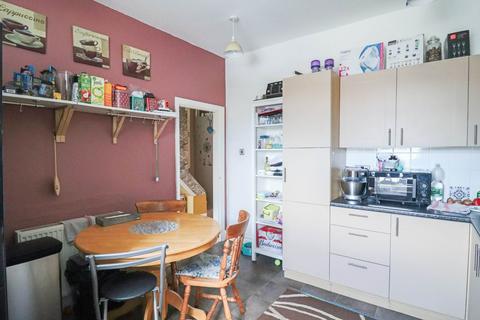 2 bedroom flat for sale, Brighton Road, South Ward - Modern Maisonette Flat