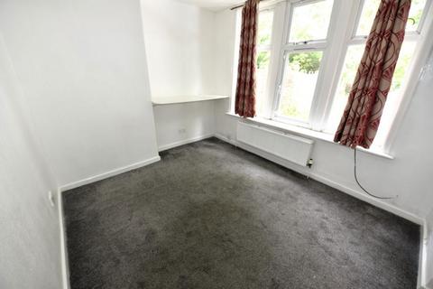 2 bedroom flat to rent, Otley Road
