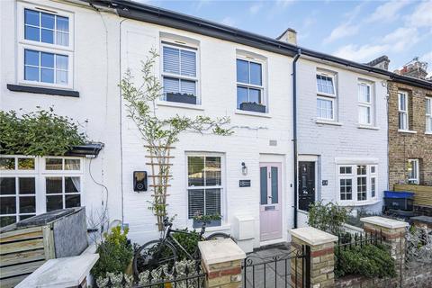 18 Railway Road, Teddington, TW11 8SB