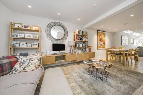 18 Railway Road, Teddington, TW11 8SB
