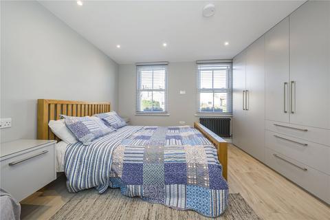 18 Railway Road, Teddington, TW11 8SB