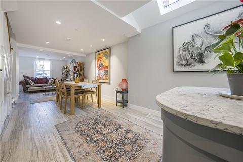 18 Railway Road, Teddington, TW11 8SB