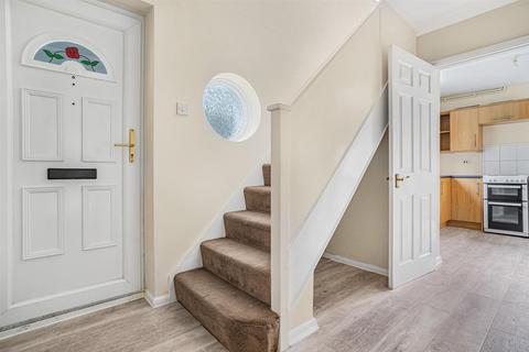 58 Bank Close, Luton, LU4 9NX