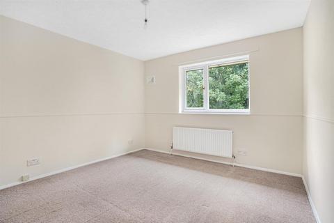 58 Bank Close, Luton, LU4 9NX