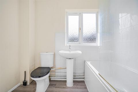 58 Bank Close, Luton, LU4 9NX