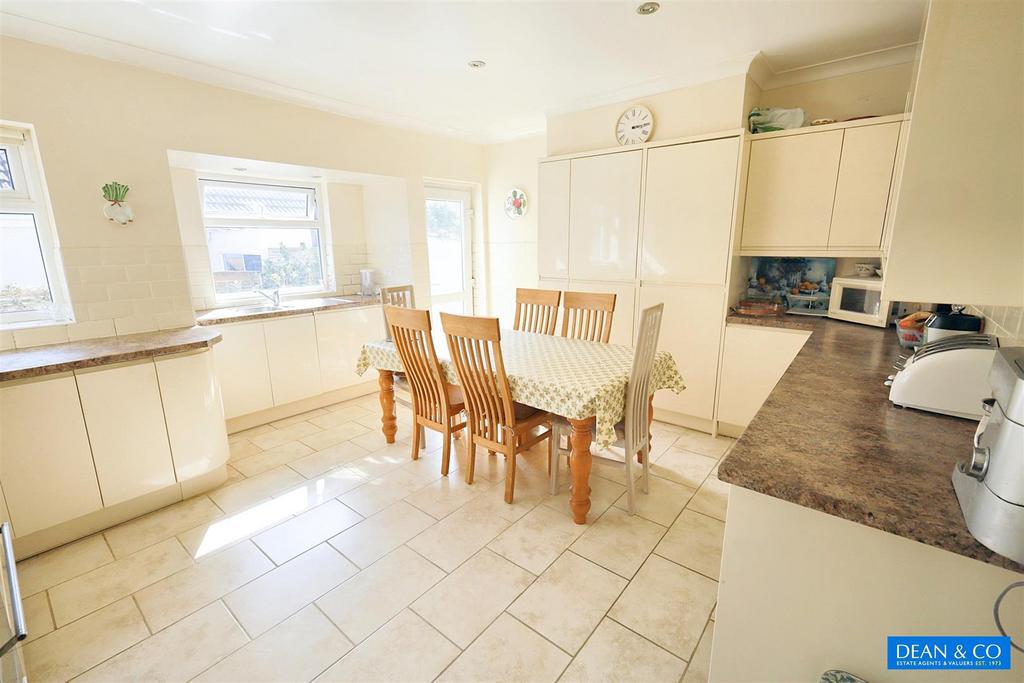 Kitchen / breakfast room