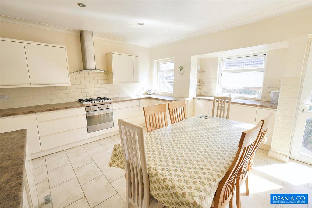 Kitchen / breakfast room