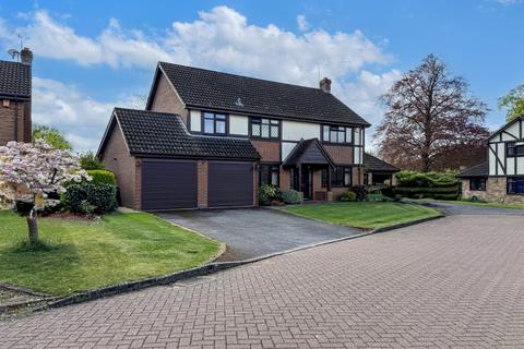 6 Brackenlea, Godalming, GU7 2QR