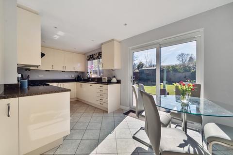 6 Brackenlea, Godalming, GU7 2QR