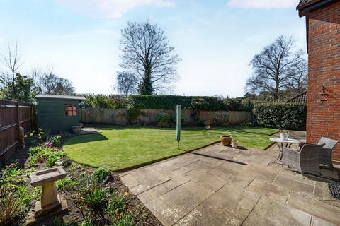 6 Brackenlea, Godalming, GU7 2QR