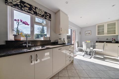 6 Brackenlea, Godalming, GU7 2QR