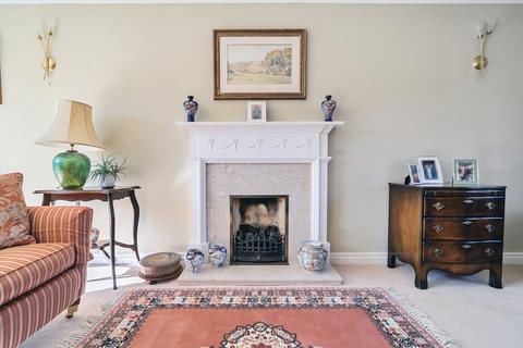 6 Brackenlea, Godalming, GU7 2QR