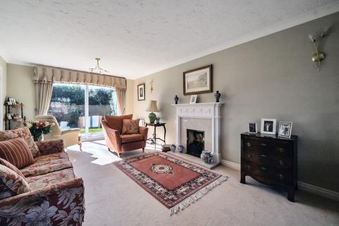 6 Brackenlea, Godalming, GU7 2QR