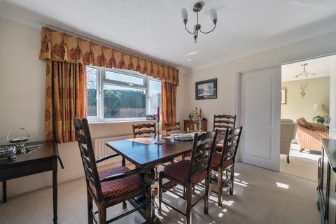 6 Brackenlea, Godalming, GU7 2QR