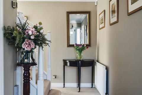 6 Brackenlea, Godalming, GU7 2QR
