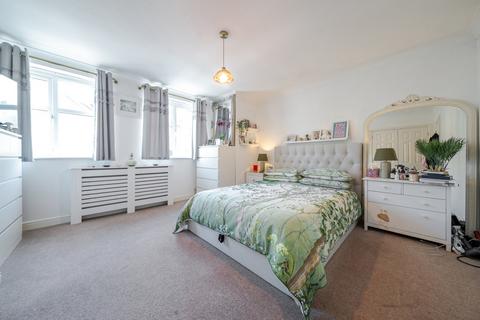 4 bedroom end of terrace house for sale, Summerhouse Lane, Harefield, Middlesex