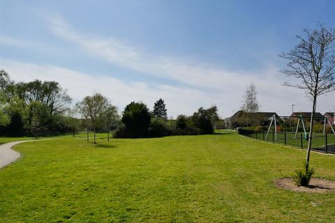 3 bedroom terraced house for sale, Hunter Close, Calne