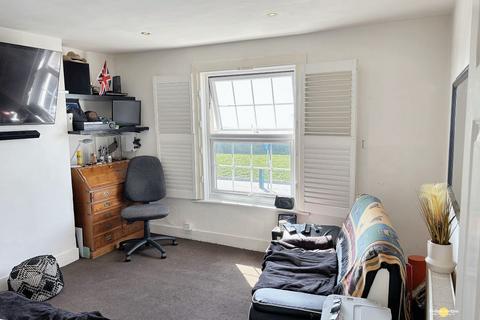 51a Eastern Esplanade, Southend-on-sea, SS1 2ES