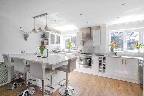 10 Broadheath Drive, Chislehurst, BR7 6EH