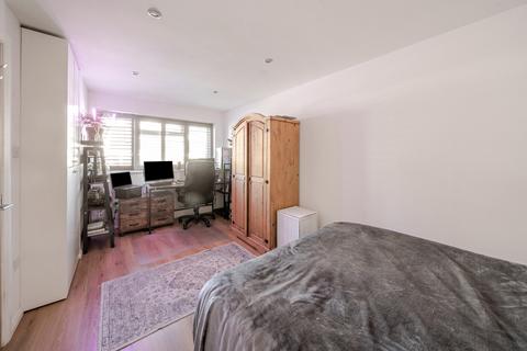10 Broadheath Drive, Chislehurst, BR7 6EH