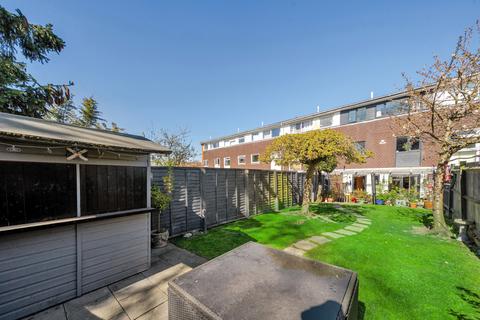10 Broadheath Drive, Chislehurst, BR7 6EH