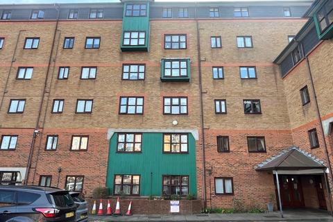 2 bedroom retirement property for sale, Regents Court, Gravesend, DA11