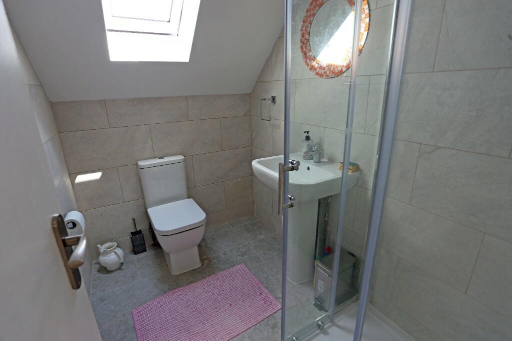Bathroom 2.jpeg