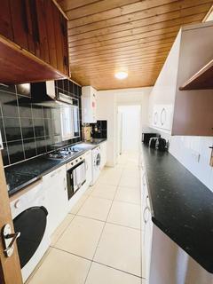 4 bedroom semi-detached house for sale, Hitherbroom Road, Hayes