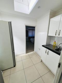 4 bedroom semi-detached house for sale, Hitherbroom Road, Hayes