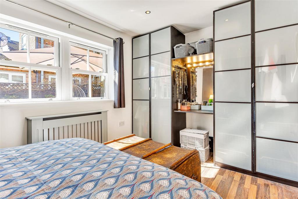 Bedroom 1 wardrobes.jpg