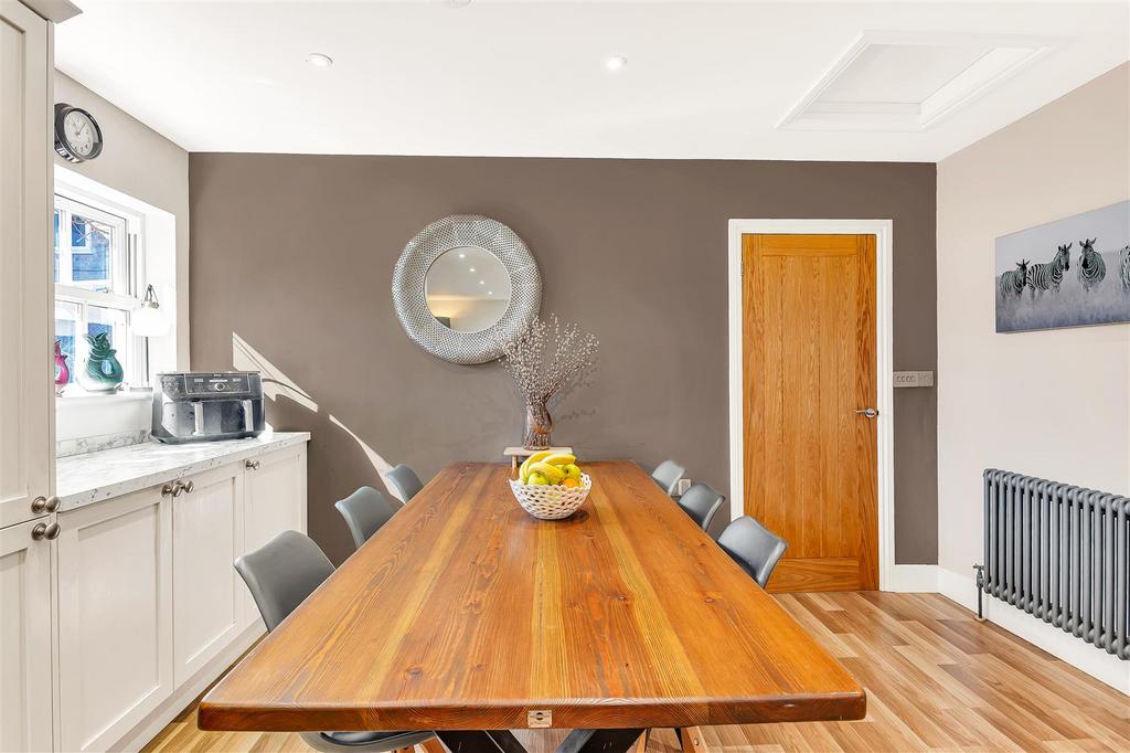 Dining area.jpg
