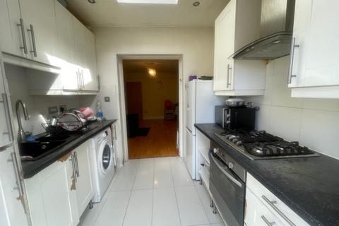 2 bedroom apartment to rent, Rayners Lane, Harrow HA2
