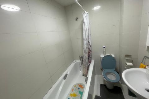 2 bedroom apartment to rent, Rayners Lane, Harrow HA2