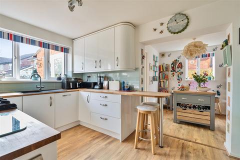 5 bedroom detached house for sale, Sheppard Close, Chippenham