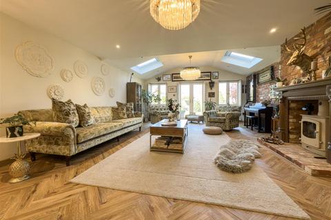 14 Chandlers, Burnham-on-crouch, CM0 8NY