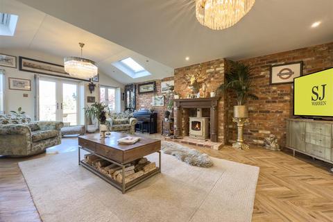 14 Chandlers, Burnham-on-crouch, CM0 8NY