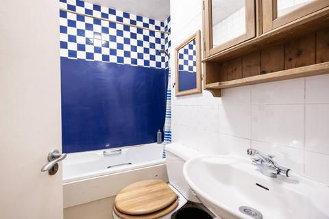 2 bedroom flat for sale, Rosebery Court, Clerkenwell, London, EC1R