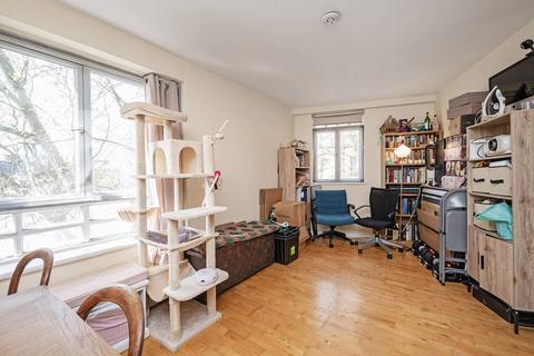 2 bedroom flat for sale, Rosebery Court, Clerkenwell, London, EC1R