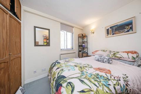 2 bedroom flat for sale, Rosebery Court, Clerkenwell, London, EC1R