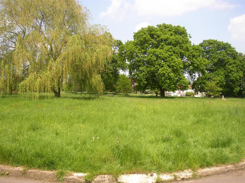 Totteridge green2.jpg