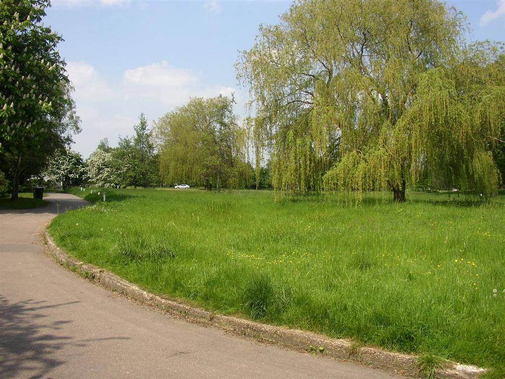 Totteridge green3.jpg